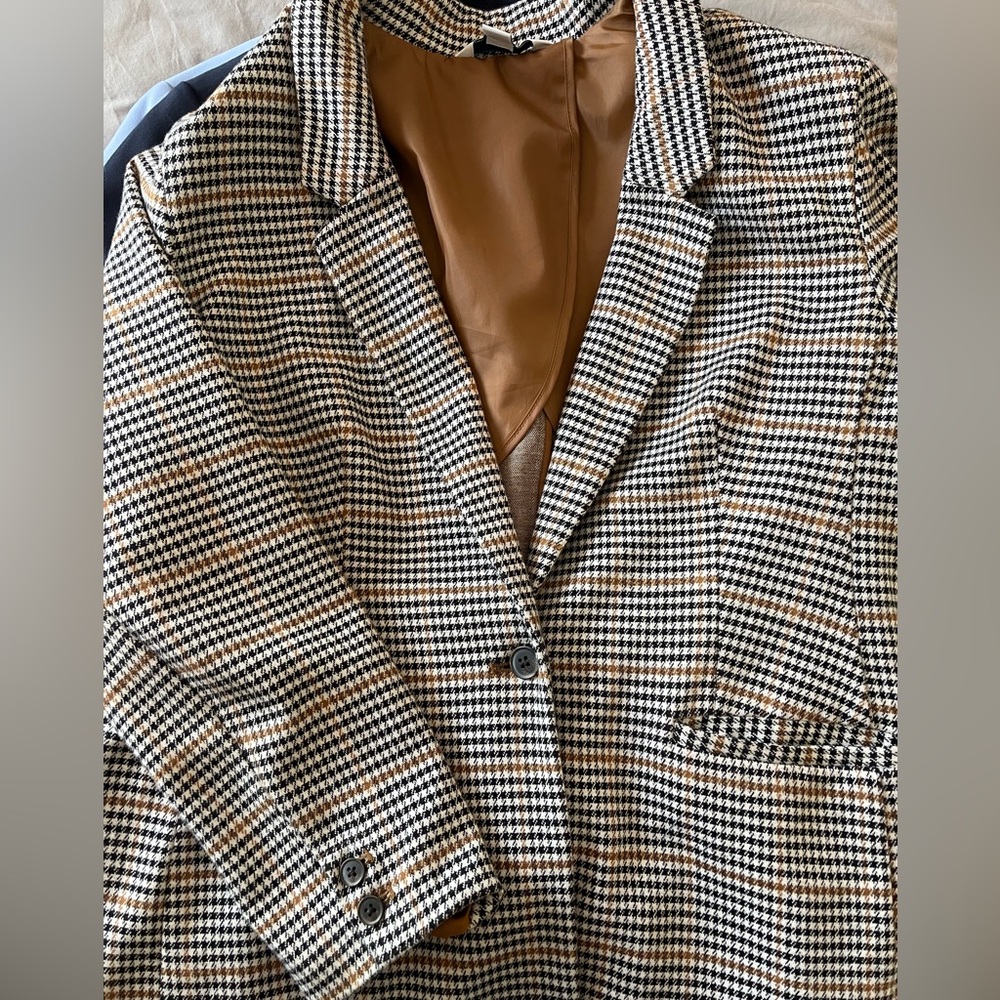 Houndstooth Blazer with Brown Accents